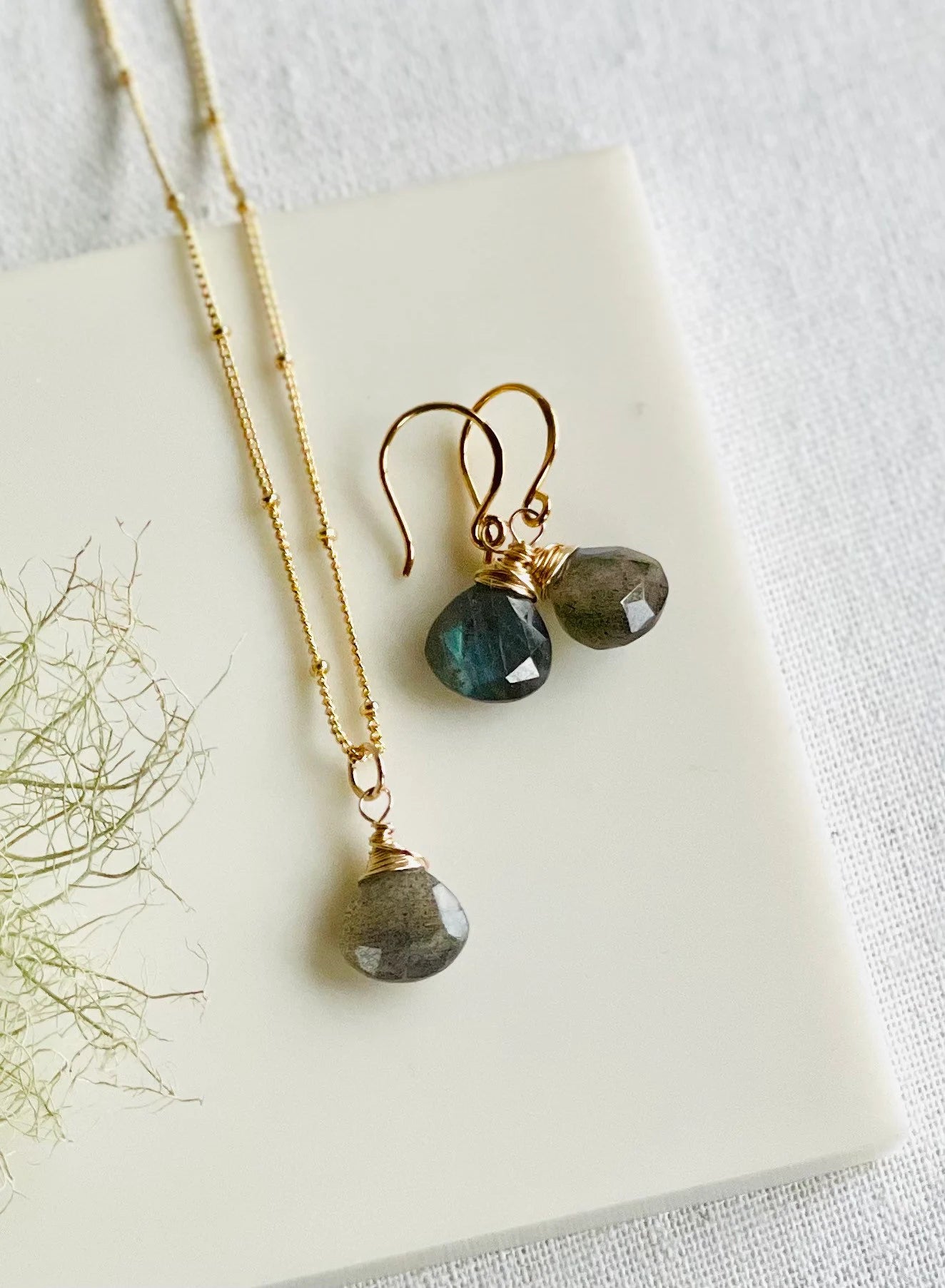 Simple Labradorite Briolette/ Teardrop Necklace in Gold